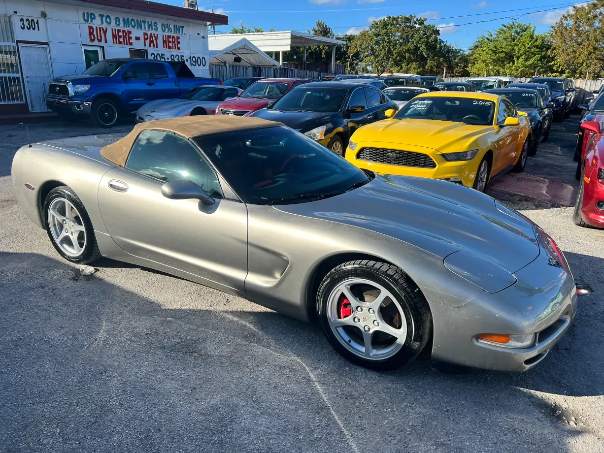used 2000 Chevrolet Corvette - front view 1